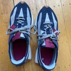 Figs New Balance 327